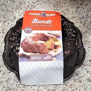 Nordic Ware 10 Cup Autumn Wreath Bundt Pan made in America  Heavy cast aluminum